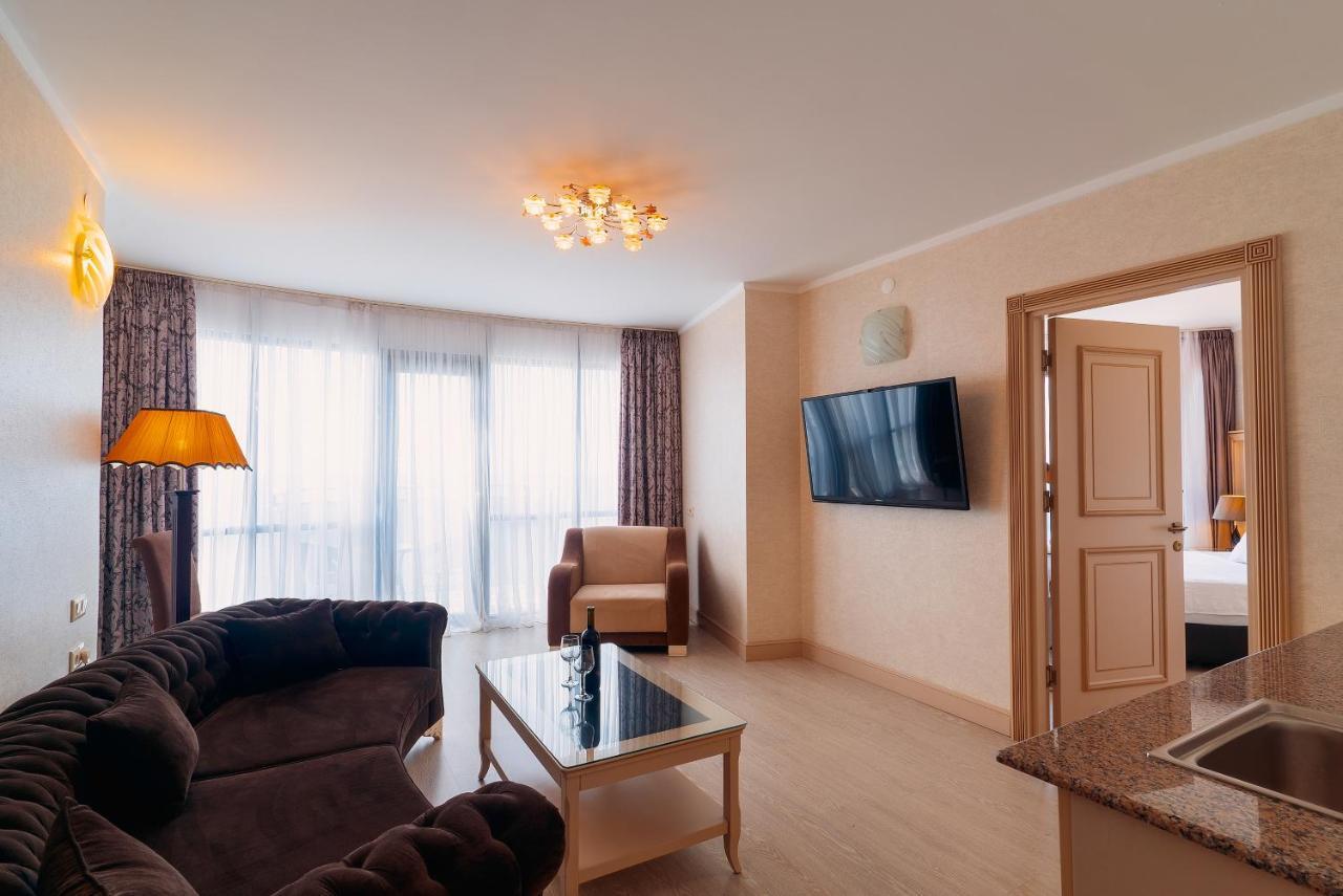 Apartment In Batumi バトゥーミ エクステリア 写真