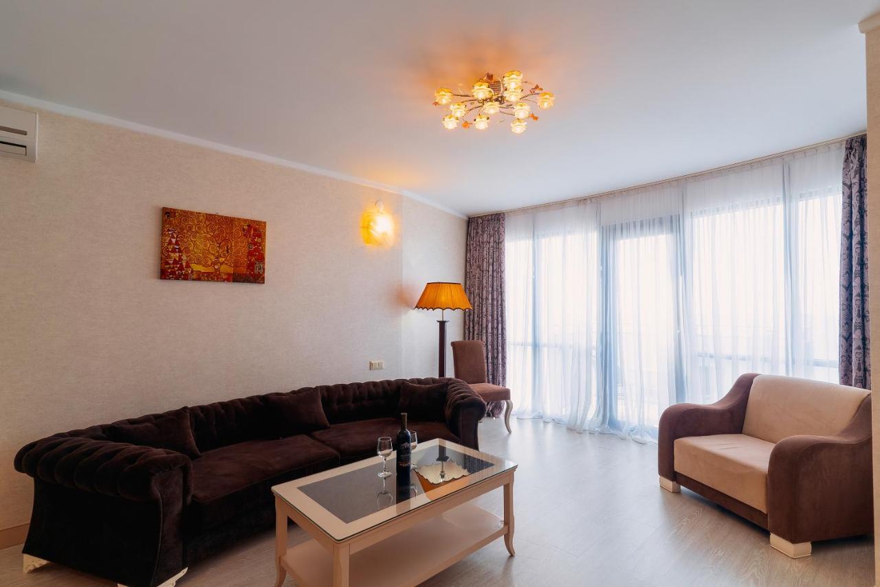 Apartment In Batumi バトゥーミ エクステリア 写真