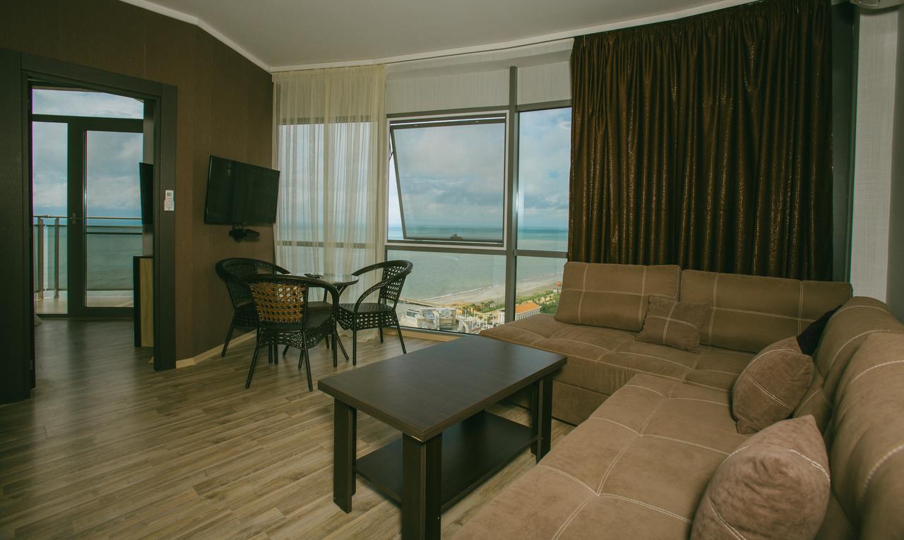 Apartment In Batumi バトゥーミ エクステリア 写真