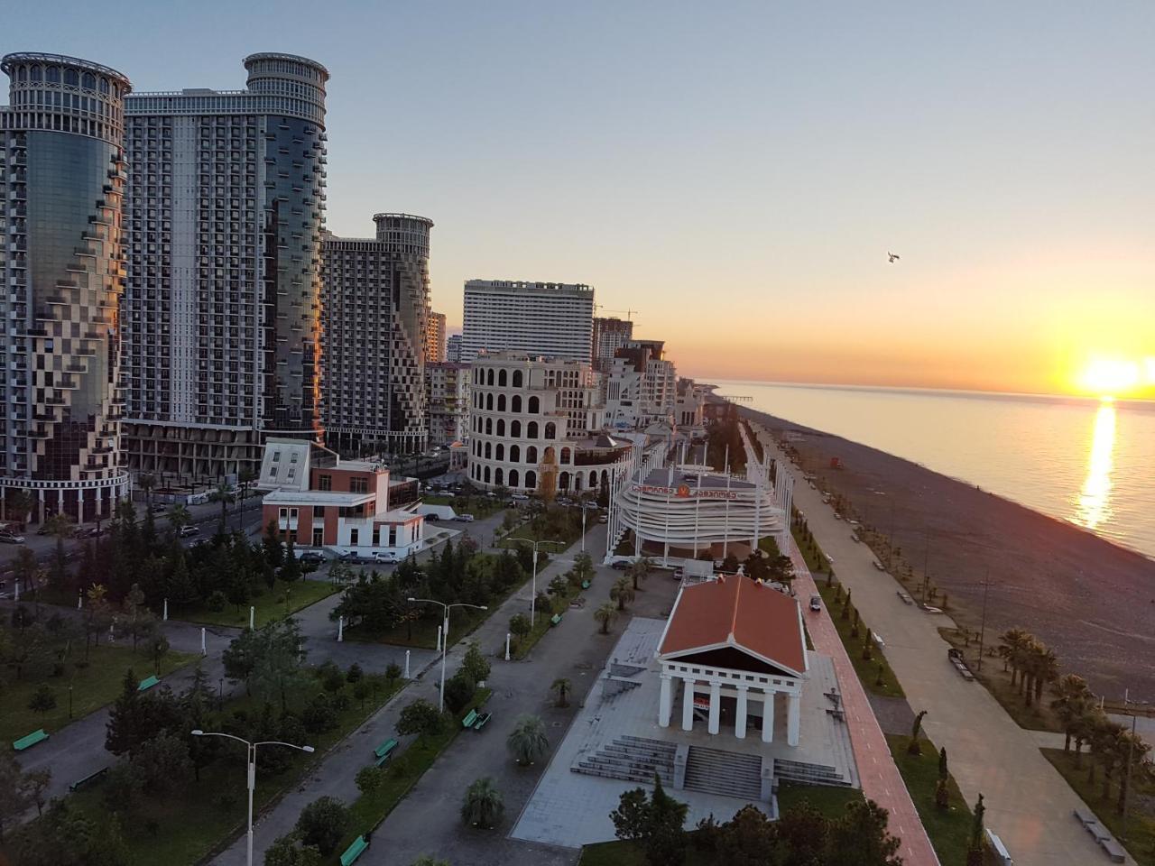 Apartment In Batumi バトゥーミ エクステリア 写真