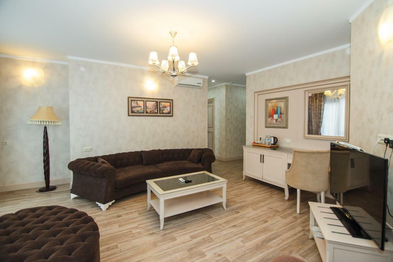 Apartment In Batumi バトゥーミ エクステリア 写真